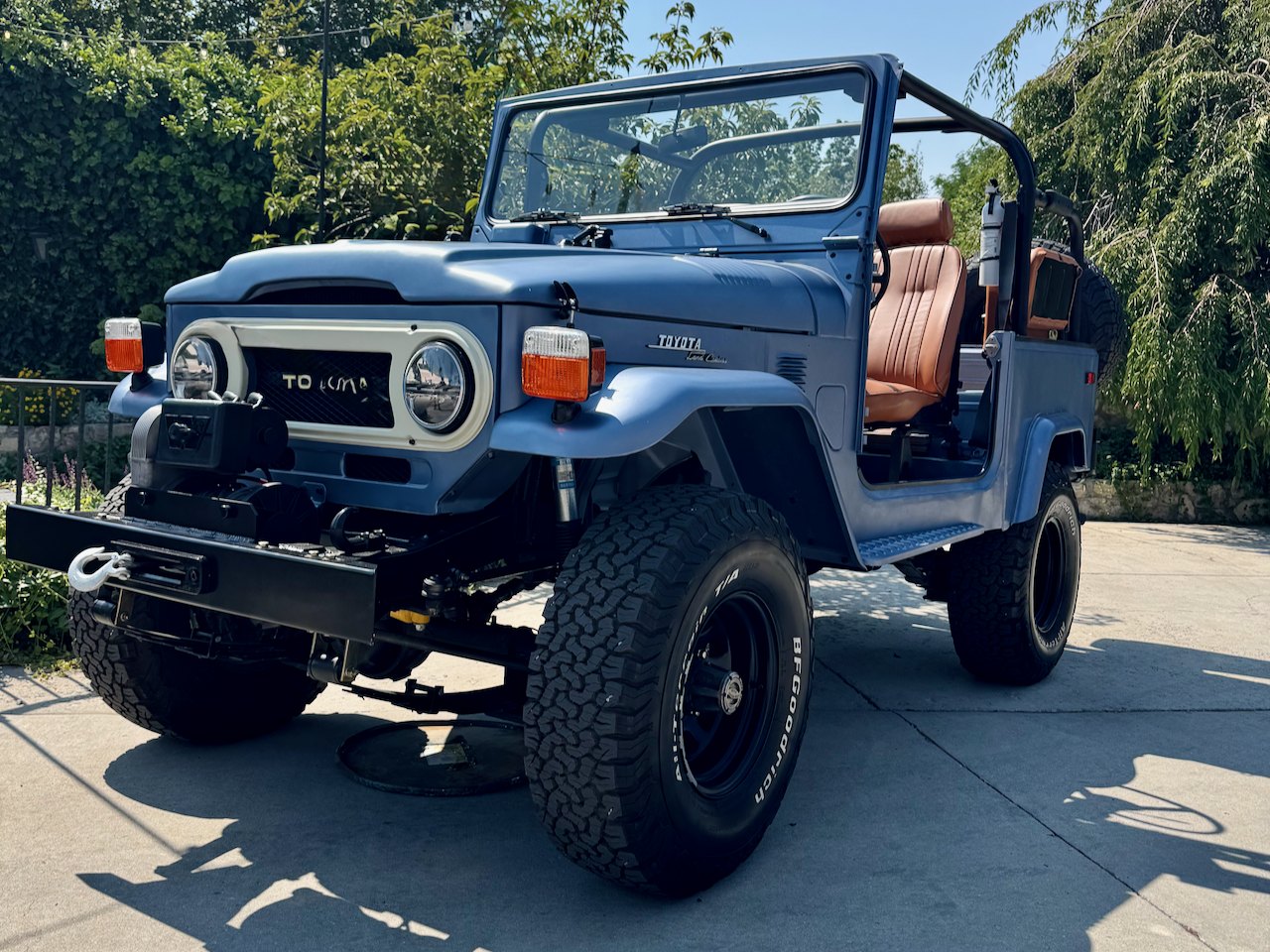 The finished 1977 FJ40: gray-blue paint, white grille, winch bumper, doors off